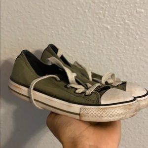 Toddler size 9 converse